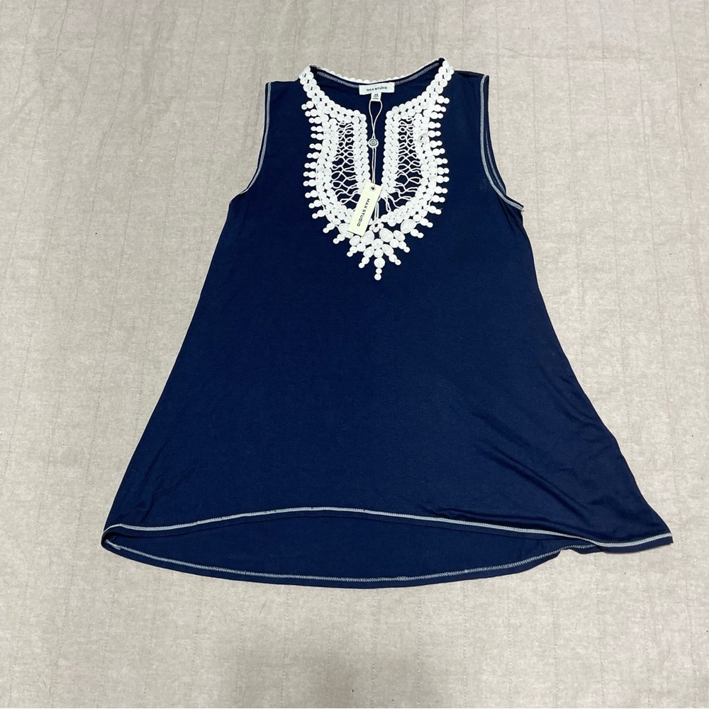 New With Tags Max Studio Women’s  Sleeveless Top Navy Crochet Trim Tunic Size XS